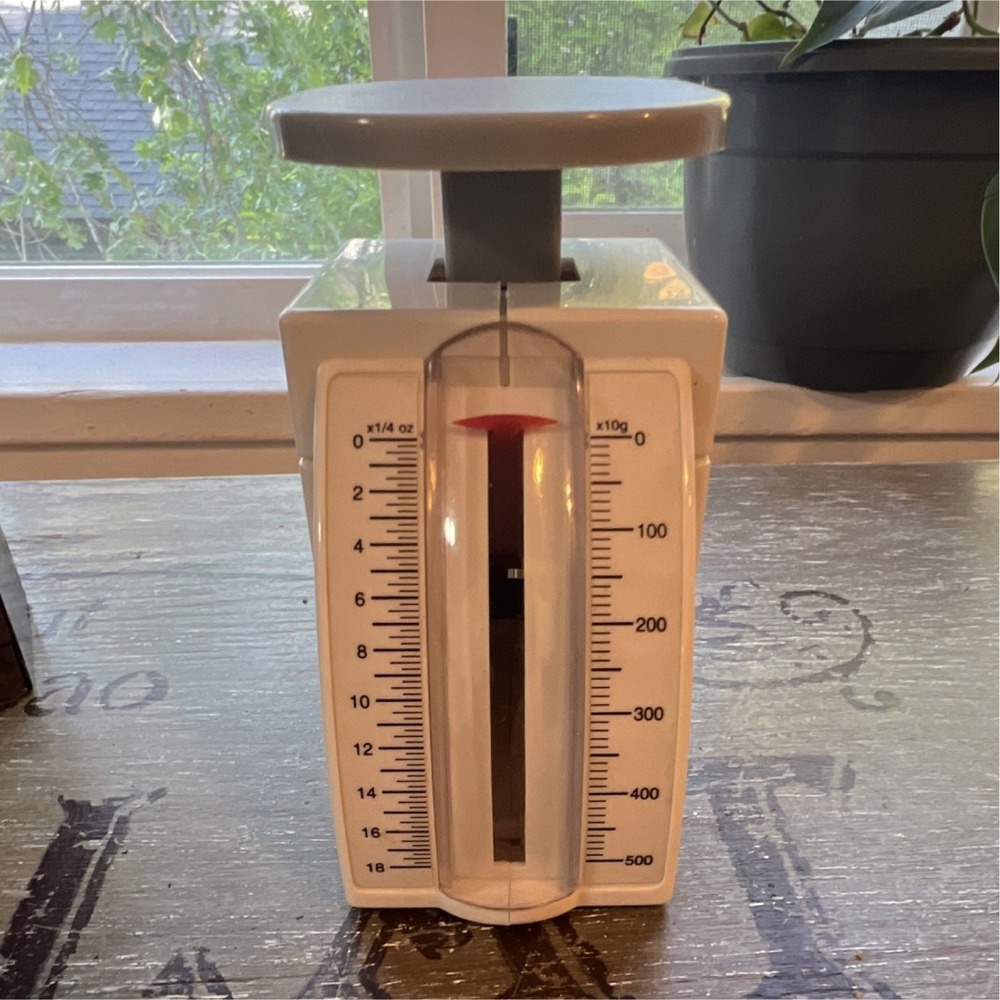 White Mechanical Kitchen Scale Square Plastic Manual with Bowl
